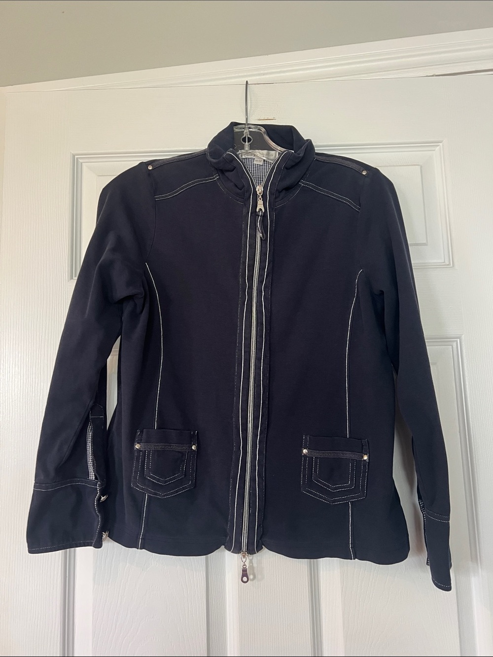 🌷6/$20🌷 Women’s navy  Jacket with Contrast Stitching
